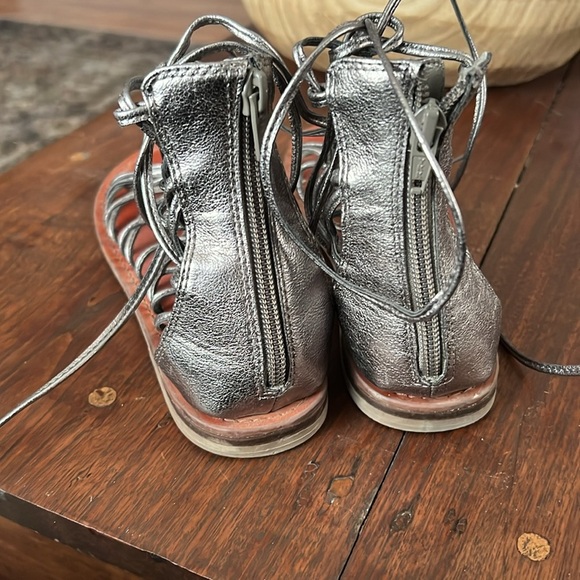 American Eagle Caged Lace Up Gladiator Pewter Sandals - Picture 4 of 6